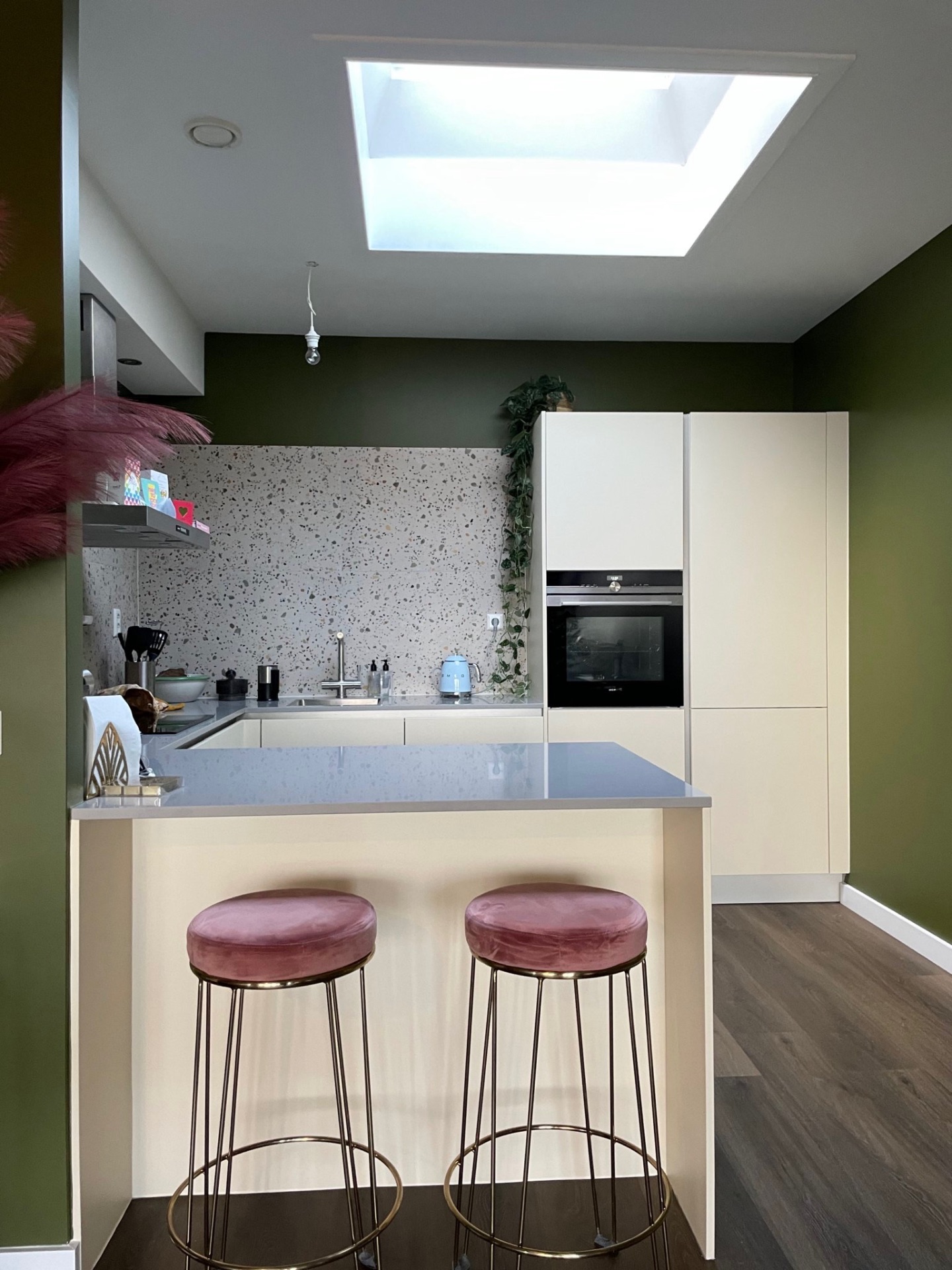 Luxe keuken met kookeiland na keuken wrappen in Haarlem
