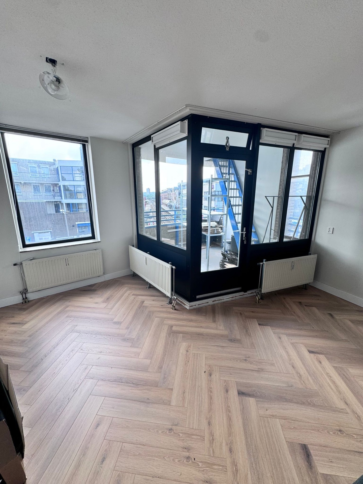 Appartement met Frans balkon na kozijnen wrappen bij Appartement