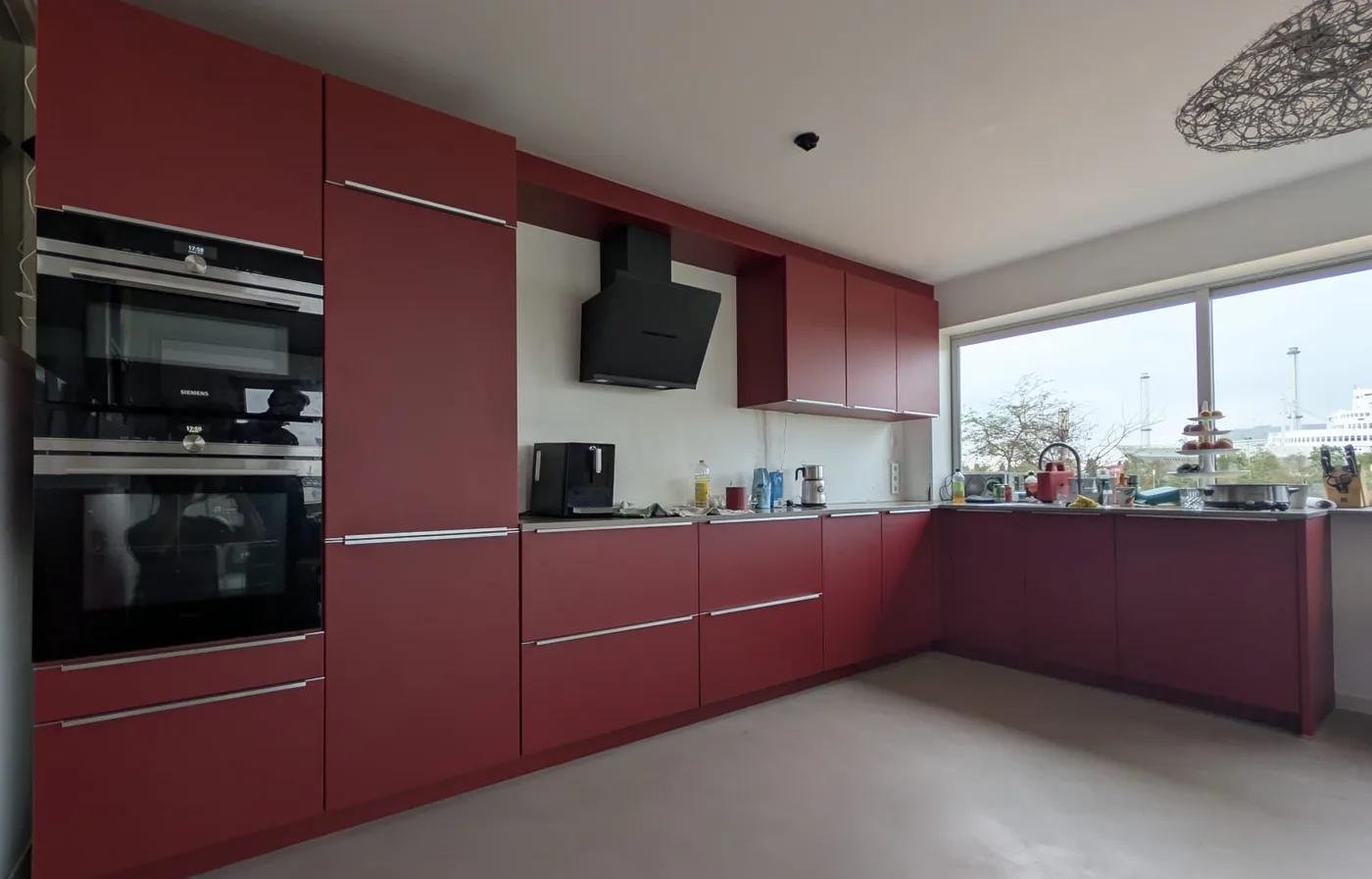 Keuken in Rotterdam gewrapt in diep rood