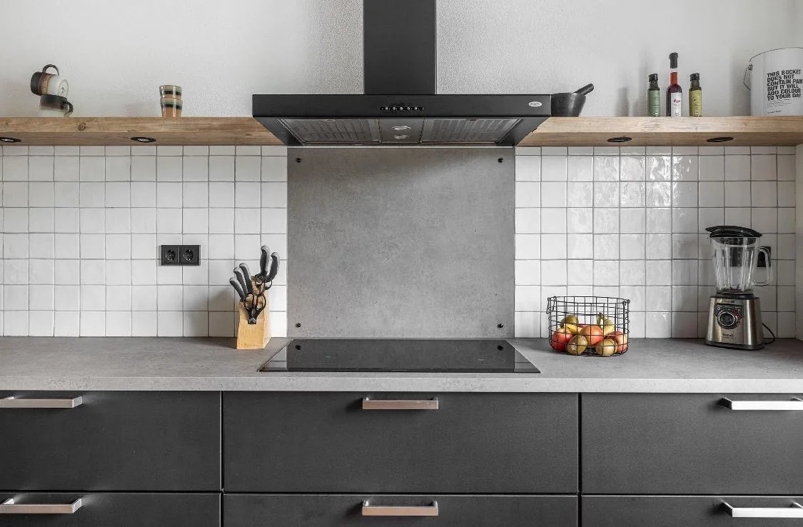 Kookplaat en betonlook werkblad