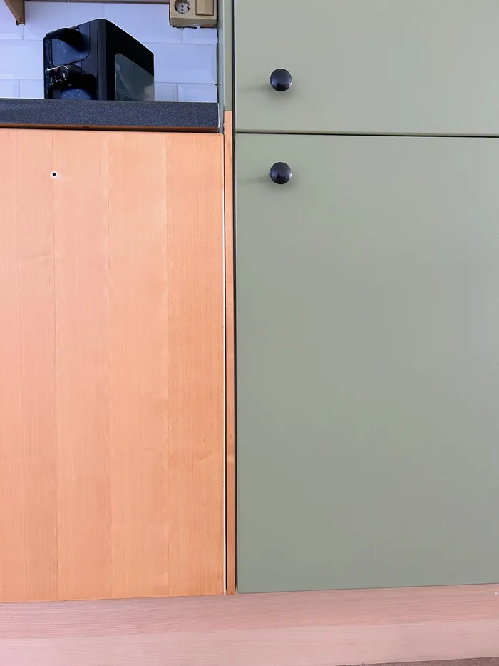 Tijdens het wrappen: links houtlook, rechts de nieuwe groene folie