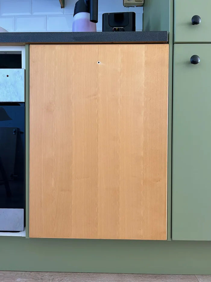 Tijdens het wrappen: één houtlook deur tussen groene fronten