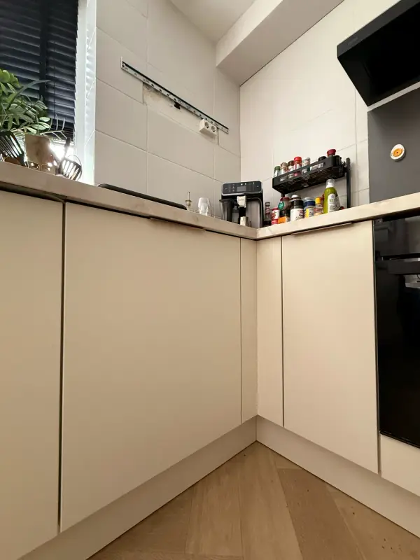 Hoek van de keuken met werkblad