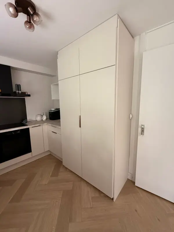 Hoge kastenwand